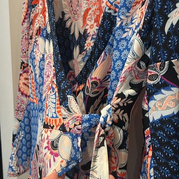 Chenault Flowy Patchwork Wrap Around Floral Blouse Bell Sleeves Size M - Picture 4 of 12